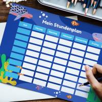 Entdecke den faszinierenden Stundenplan für Schulkinder mit Meerestiermotiven auf hochwertigem Munken Premium Papier - b Bild 1