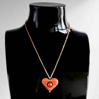 Halskette mit Herz-Anhänger aus Holz mit roter Jaspis Edelstein-Perle Bild 2