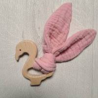 Baby Greifling Flamingo Musselin&Holz Bild 1