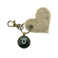 Telefon Schlüsselanhänger mit Foto Cabochon und Filzherz Geschenk für ihn Bild 2