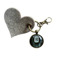 Telefon Schlüsselanhänger mit Foto Cabochon und Filzherz Geschenk für ihn Bild 3