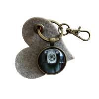 Telefon Schlüsselanhänger mit Foto Cabochon und Filzherz Geschenk für ihn Bild 5