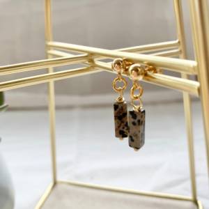 Ohrstecker Gold mit Dalamatiner Jaspis, filigrane Ohrringe aus Edelstahl mit Edelstein als Geschenk zum Valentinstag und Bild 5