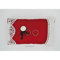 Rotes Ringkissen mit weißen Antikspitzen, nostalgisches Ringträgerkissen,  22 x 13 cm, Unikat Bild 1