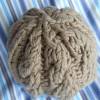 Baby Mütze aus Baumwoll-Mix mit Zopfmuster Bild 3