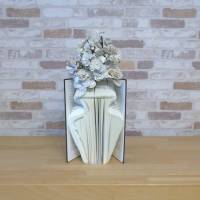 gefaltete Vase mit einem gemischten Papierblumenstrauß Dekoration Geschenk Buchkunst Buchdeko Bild 1