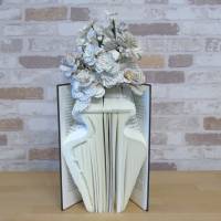 gefaltete Vase mit einem gemischten Papierblumenstrauß Dekoration Geschenk Buchkunst Buchdeko Bild 2