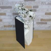 gefaltete Vase mit einem gemischten Papierblumenstrauß Dekoration Geschenk Buchkunst Buchdeko Bild 6
