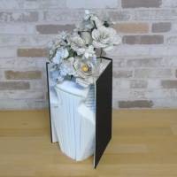 gefaltete Vase mit einem gemischten Papierblumenstrauß Dekoration Geschenk Buchkunst Buchdeko Bild 8