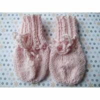 Hübsche handgestrickte Handschuhe für Babys bis 3 Monate Bild 1