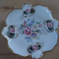Romantisch dekorierte  kleine Schale mit handgeformten Porzellan-Rosen. Gerold Tettau Bild 1