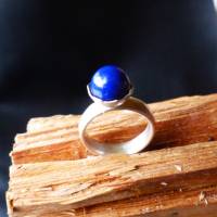Stylischer Lapislazuli Ring, Goldschmiedearbeit in alter Technik mit viel Liebe aus recyceltem Silber hergestellt Bild 1