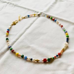 Bunte Halskette für den Sommer, Edelsteinkette aus bunten Perlen als Geschenk für beste Freundin, Geschenk für Frauen mi Bild 1