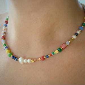 Bunte Halskette für den Sommer, Edelsteinkette aus bunten Perlen als Geschenk für beste Freundin, Geschenk für Frauen mi Bild 2