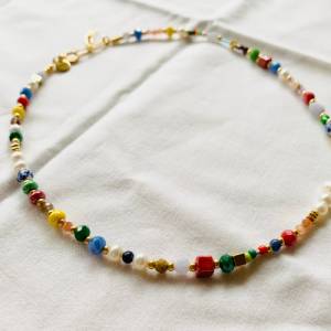 Bunte Halskette für den Sommer, Edelsteinkette aus bunten Perlen als Geschenk für beste Freundin, Geschenk für Frauen mi Bild 7