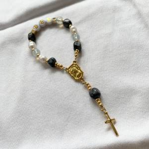 Rosenkranz klein mit Edelstein personalisiert mit Name Geschenk Kommunion Gebetskette religiöses modernes Geschenk Firmu Bild 1