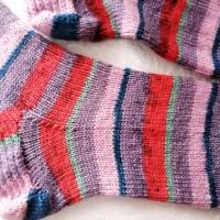 Socken für Mama und Baby, handgestrickt, Größe 40/41 und Neugeborene , Stricksocken, Wollsocken, Damen Socken Bild 2