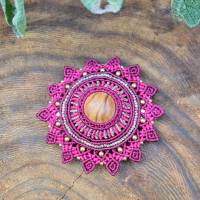 Makramee-Haarspange "Mandala" mit Oliven-Holz in Beere und Pink Bild 1