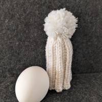 Süße Pudelmützen Eierwärmer aus Wolle in weiß Bild 1