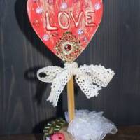 Geschenk Valentinstag HEIRATE MICH abstrakt gestalteter Herzaufsteller aus Holz m. Acrylfarbe im Shabby-Stil gestaltet Bild 1