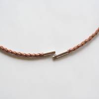 Halsschmuck aus Leder Band geflochten in rose mit Verschluss aus recyceltem Silber Bild 5