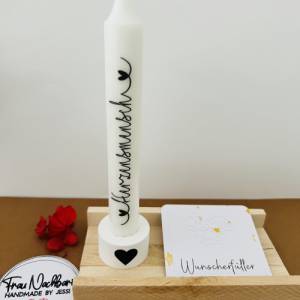 Wunscherfüller mit kleinem Kerzenständer und weißer Kerze mit schwarzem Aufdruck nach Wahl inkl. Holzverpackung Bild 3