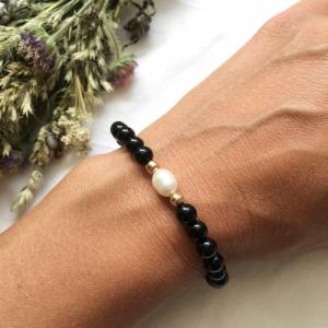 Edelstein Armband aus schwarzem Achat und vergoldeten Perlen, Süßwasserperlenarmband, Weihnachtsgeschenk für Freundin, G Bild 2
