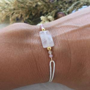 Rosenquarz Heilstein Armband mit vergoldeter Perle, Geschenk für Frau zum Valentinstag, Armband für Freundinnen Bild 8