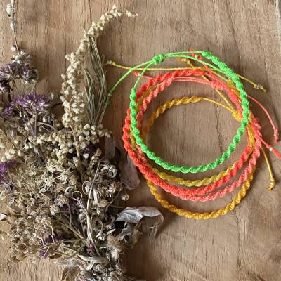 Summer Spiral - Makramee-Armbänder in Neon-Farben mit Spiralknoten