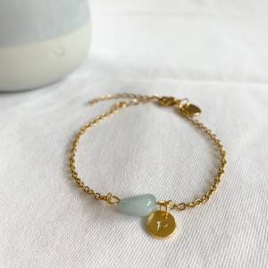 Personalisierbares Armkettchen mit Aquamarin Edelstein in Gold, Armband mit Initialen und Edelstein als Geschenk für Mam Bild 1