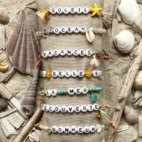 „Plaisirs de l‘été“ - Maritime Perlen-Armbänder in sommerlichen Farben mit Schriftzug Bild 1