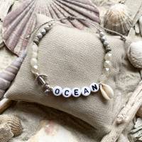 „Plaisirs de l‘été“ - Maritime Perlen-Armbänder in sommerlichen Farben mit Schriftzug Bild 3