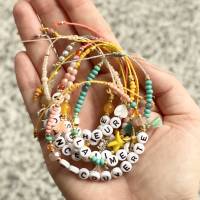 „Plaisirs de l‘été“ - Maritime Perlen-Armbänder in sommerlichen Farben mit Schriftzug Bild 9