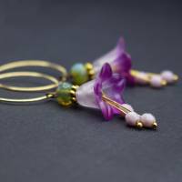 Ohrringe Blüten, Creolen, lila und weiß, olivgrün Bild 5
