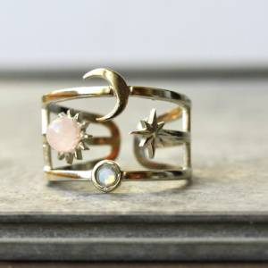 Himmlischer Ring Rosenquarz mit Sonne Mond und Sterne als Astrologie schmuck das perfekte Geschenk Bild 6