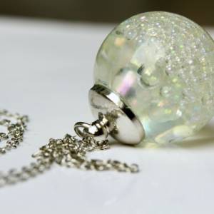 Kette Seifenblasen Sterlingsilber Regenbogen Perlen in Gießharz Kette mit Glaskugel funkelndes Geschenk Bild 4