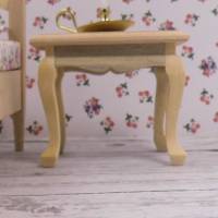 Miniatur Tisch Beistelltisch eckig naturbelassen  für das Puppenhaus Dekoration Basteln - Puppenhaus Diorama Krippenbau Bild 1