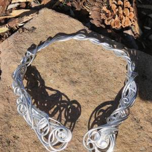Aluminiumdraht-Halsreif , Halsreif silber , barockes Perlencollier,Medusa,offene Halskette, perlenkette silber,,Halsreif Bild 7