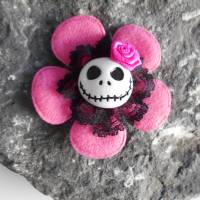 Brosche Skull  Blume Stoff Totenkopf Spitze Rose Pink schwarz Bild 1