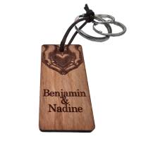 Personalisierter Holz Schlüsselanhänger - Einzigartiges Geschenk für deine Liebsten Bild 1