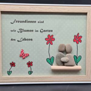 Liebevoll handgefertigtes Steinbild als Geschenk für die Freundin und Blumenliebhaberin Bild 3
