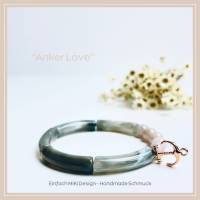 Tube Armband "Anker Love". Armband aus Acryl Röhrenperlen. Grau Marmoreffekt, Naturstein Perlen, Anker. Handgefe Bild 1