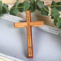Holzkreuz handgefertigt graviert personalsiert zur Kommunion Konfirmation Gott schütze Dich Bild 1