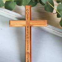 Holzkreuz handgefertigt graviert personalsiert zur Kommunion Konfirmation Gott schütze Dich Bild 3