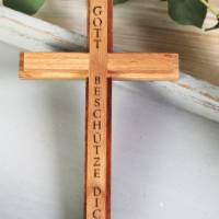 Holzkreuz handgefertigt graviert personalsiert zur Kommunion Konfirmation Gott schütze Dich Bild 4