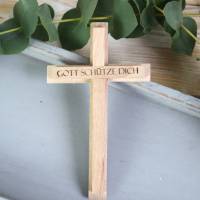 Holzkreuz handgefertigt graviert personalsiert zur Kommunion Konfirmation Gott schütze Dich Bild 5