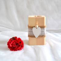 Teelichthalter aus Holz mit romantischer Dekoration Bild 2