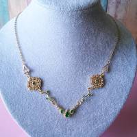 Collier floraler Halsschmuck in Gold, grüne und klare Zirkonia und Strasssteine Bild 5