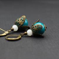 Ohrringe mit Perlen in petrolblau und weiß Bild 2