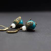 Ohrringe mit Perlen in petrolblau und weiß Bild 4